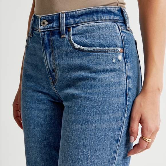 Abercrombie and Fitch Curve Love Mid Rise 90s Straight Jean Distressed - Picture 6 of 12